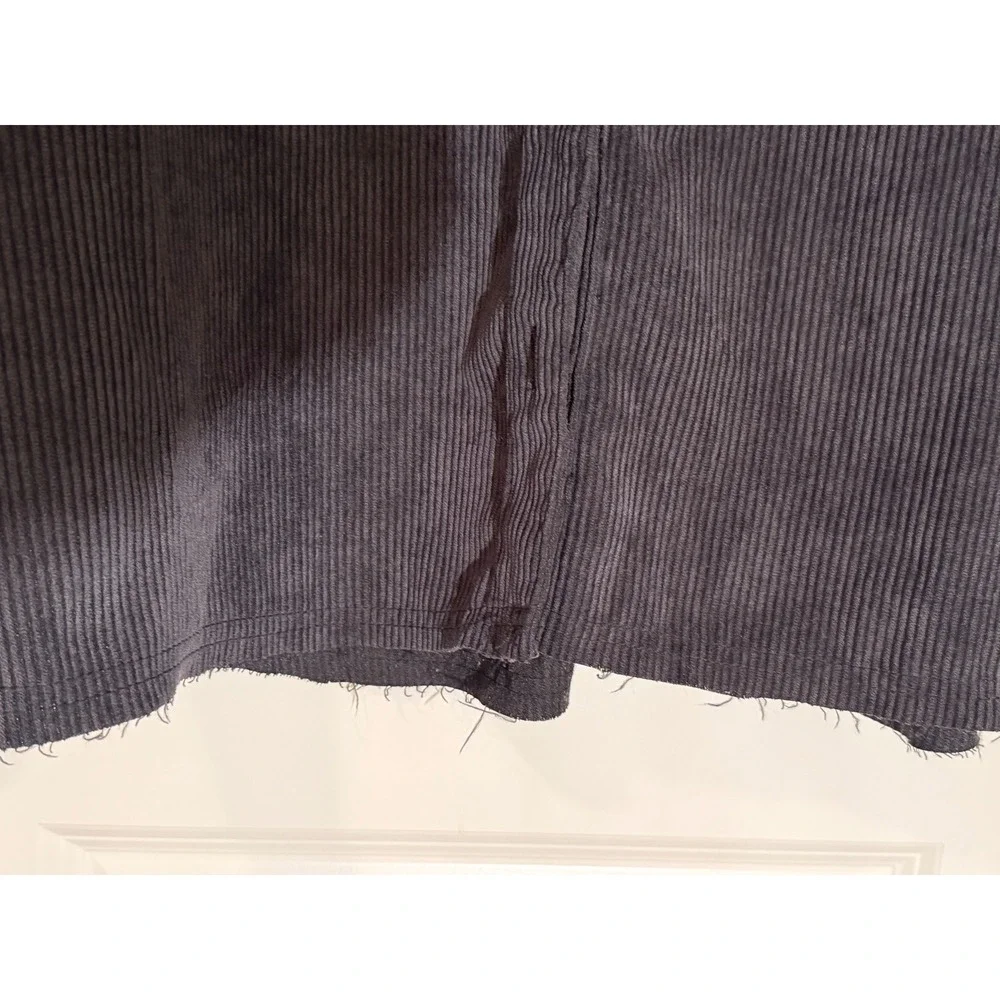 Forever 21 Black Corduroy Button Down Shirt Shacket Raw Hem Small - Picture 4 of 4
